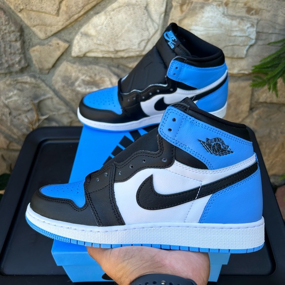 Air Jordan 1 High “UNC Toe” Size 6Y - Picture 6 of 10
